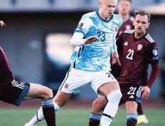 南宫28-哈兰德回归赛场，战术调整首场状态亮眼，公牛观众沸腾！的简单介绍