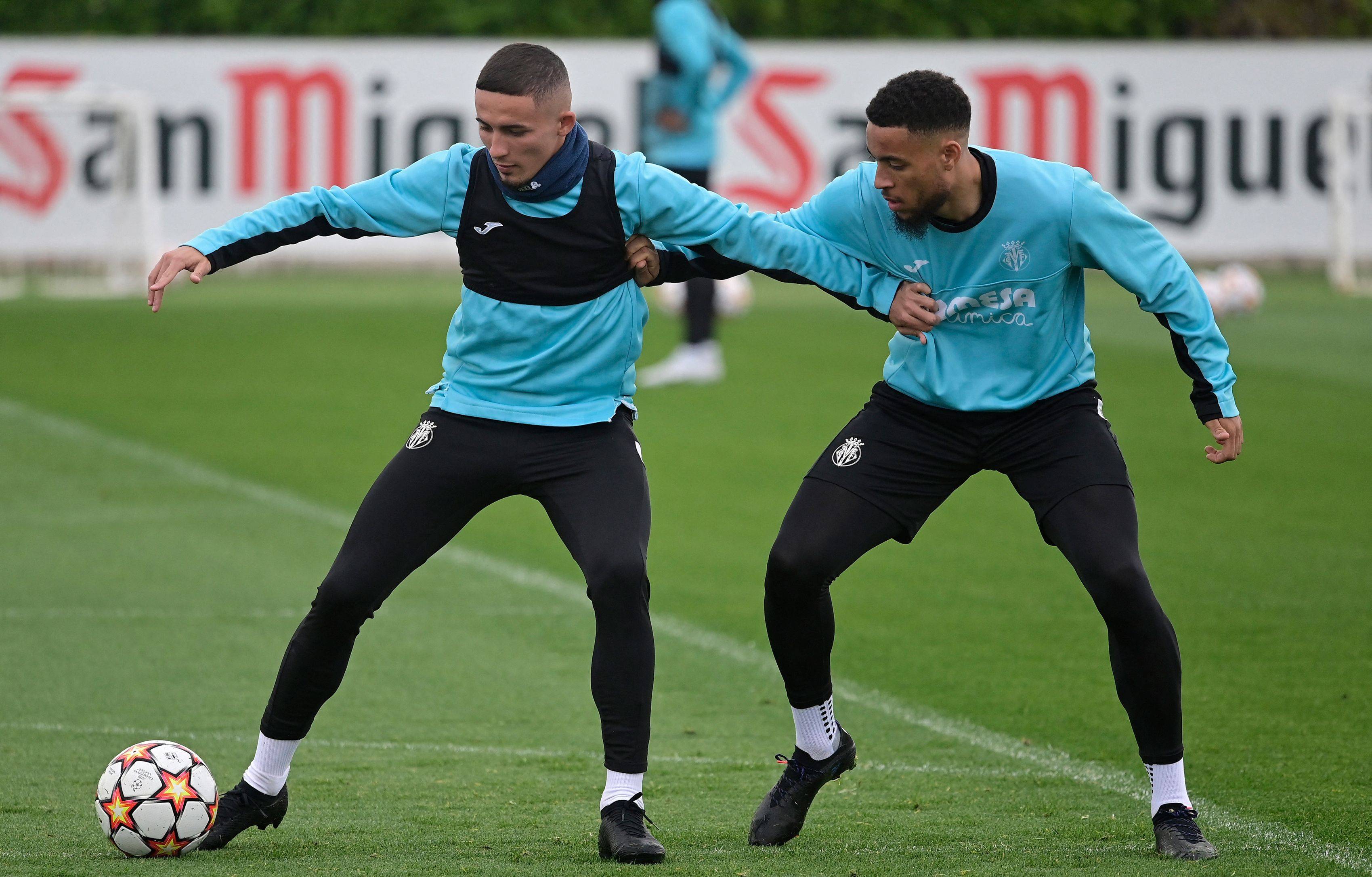 南宫28-比利亚雷亚尔训练开放日,集结日防线松动引观众欢呼,法联杯在即,球探报告显示潜力(经过一年各项网球公开赛的比拼)