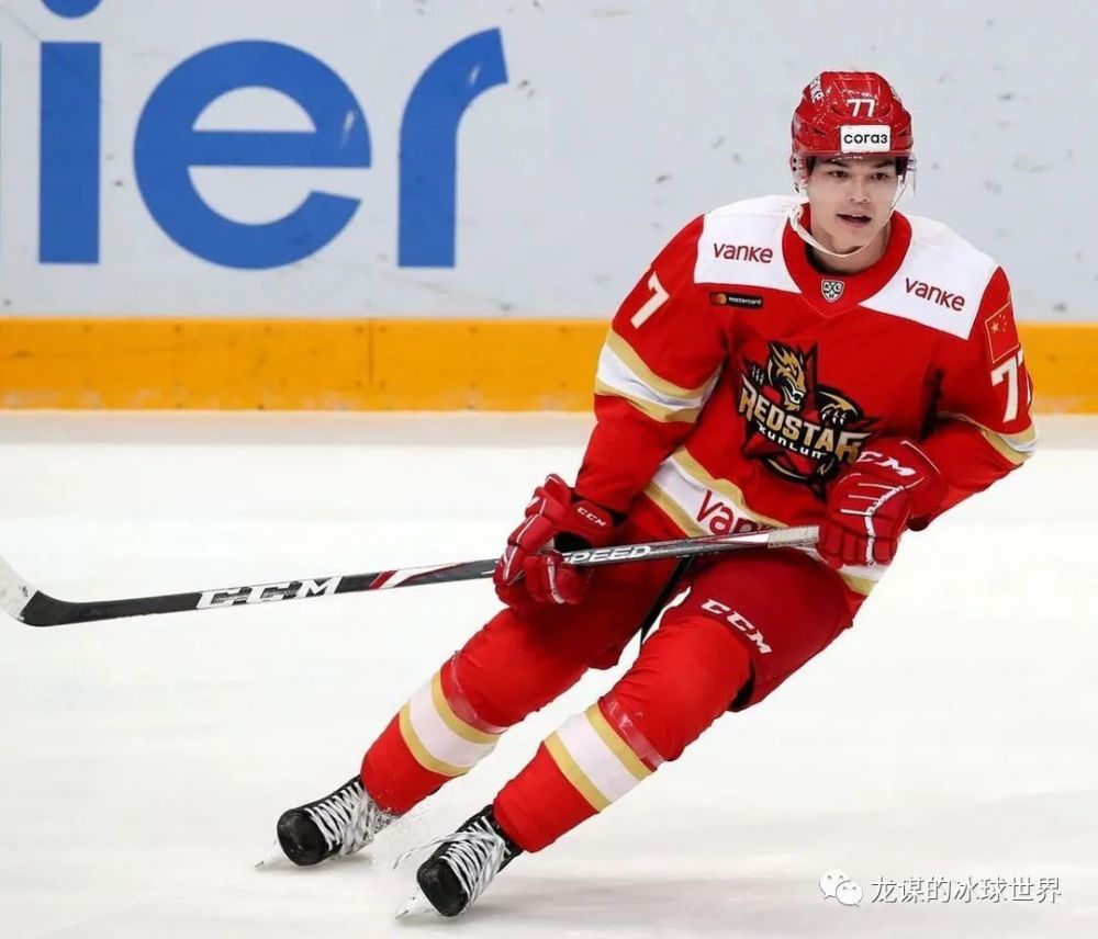 南宫28- 漠南雷霆队鏖战洞庭金雕队，冰球公开赛险胜，核心复出即建功。外援联手发威