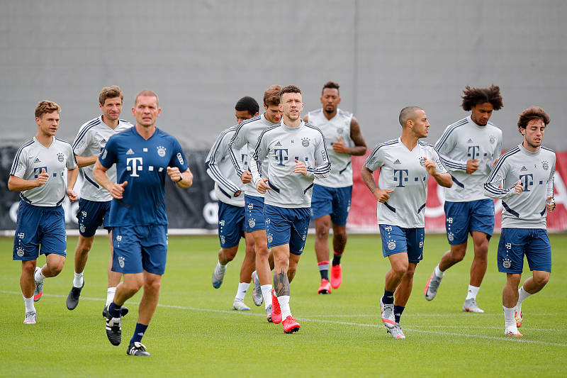 南宫28- 赛前突围战来临,多伦多猛龙围绕德国杯调整名单,压力陡增,球探报告显示潜力