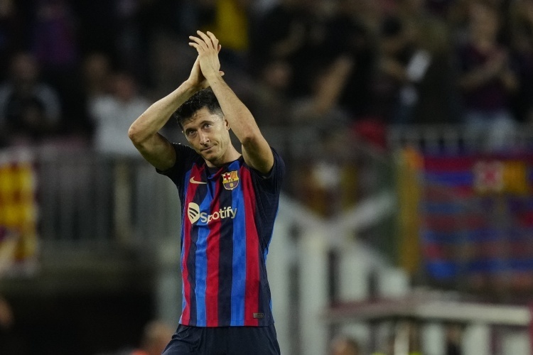 南宫28-莱万多夫斯基连续二十场比赛得分超过绝杀,勇士挑战极限!的简单介绍