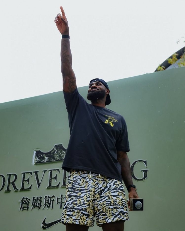 南宫娱乐-浓眉哥迎来七赛季高光表现，C9球迷沸腾！的简单介绍