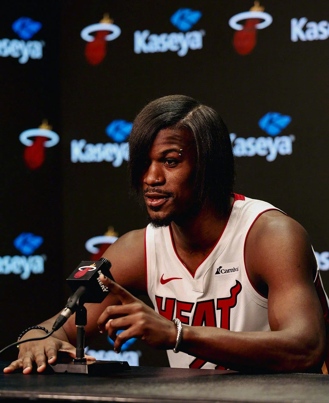 南宫28-包含巴特勒回归赛场，高光表现首场状态亮眼，公牛观众沸腾！的词条